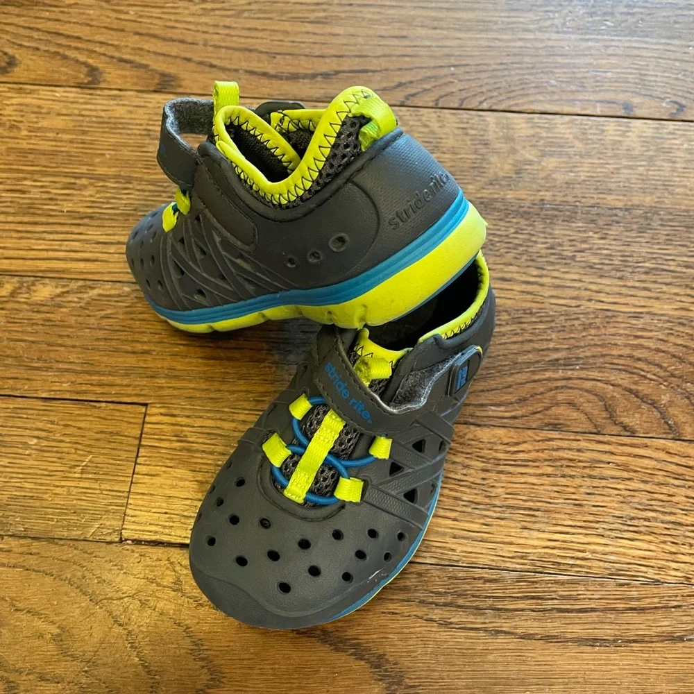 Stride Rite Toddler Boy's Made 2 Play Phibian Sneakers Sandals Shoes - Picture 2 of 4
